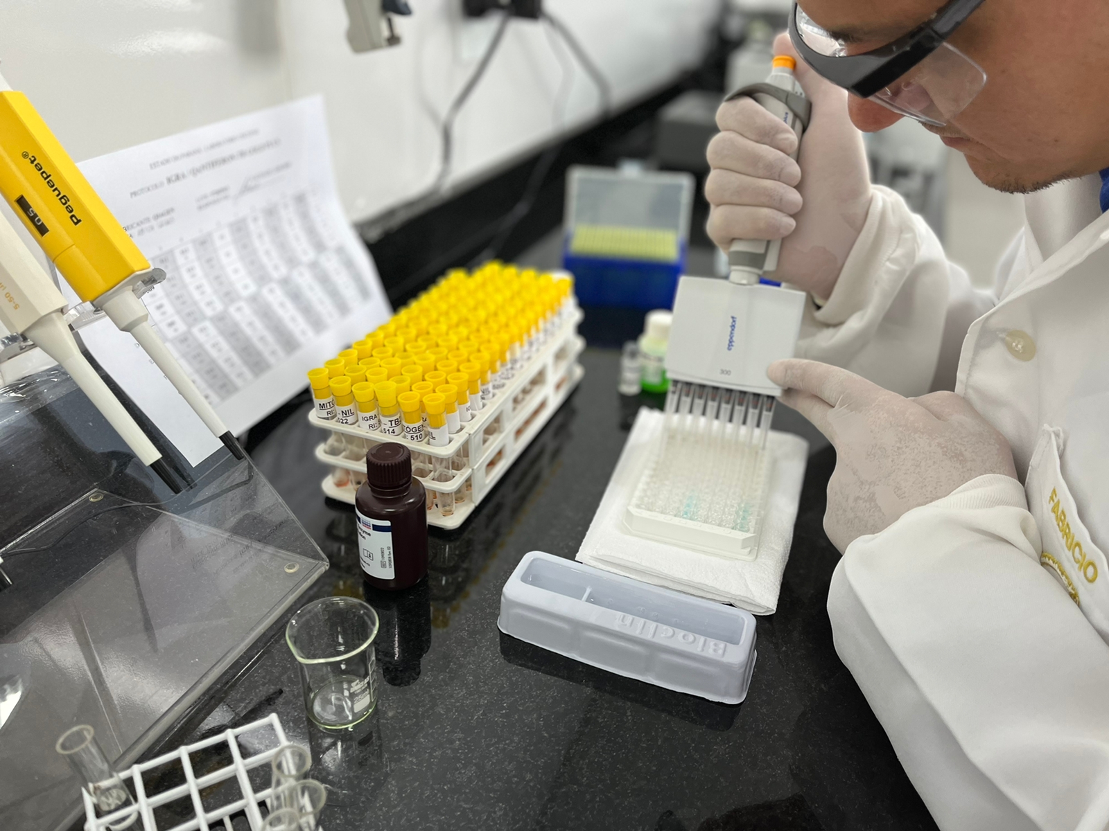 Laboratório de Análises Clínicas e Laboratório de Águas